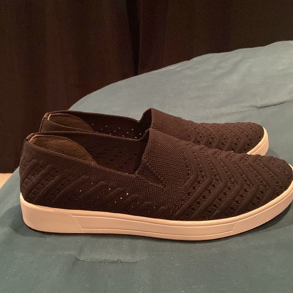 Black slip on shoes. Eurosoft shoes made by Sofft - Picture 3 of 3